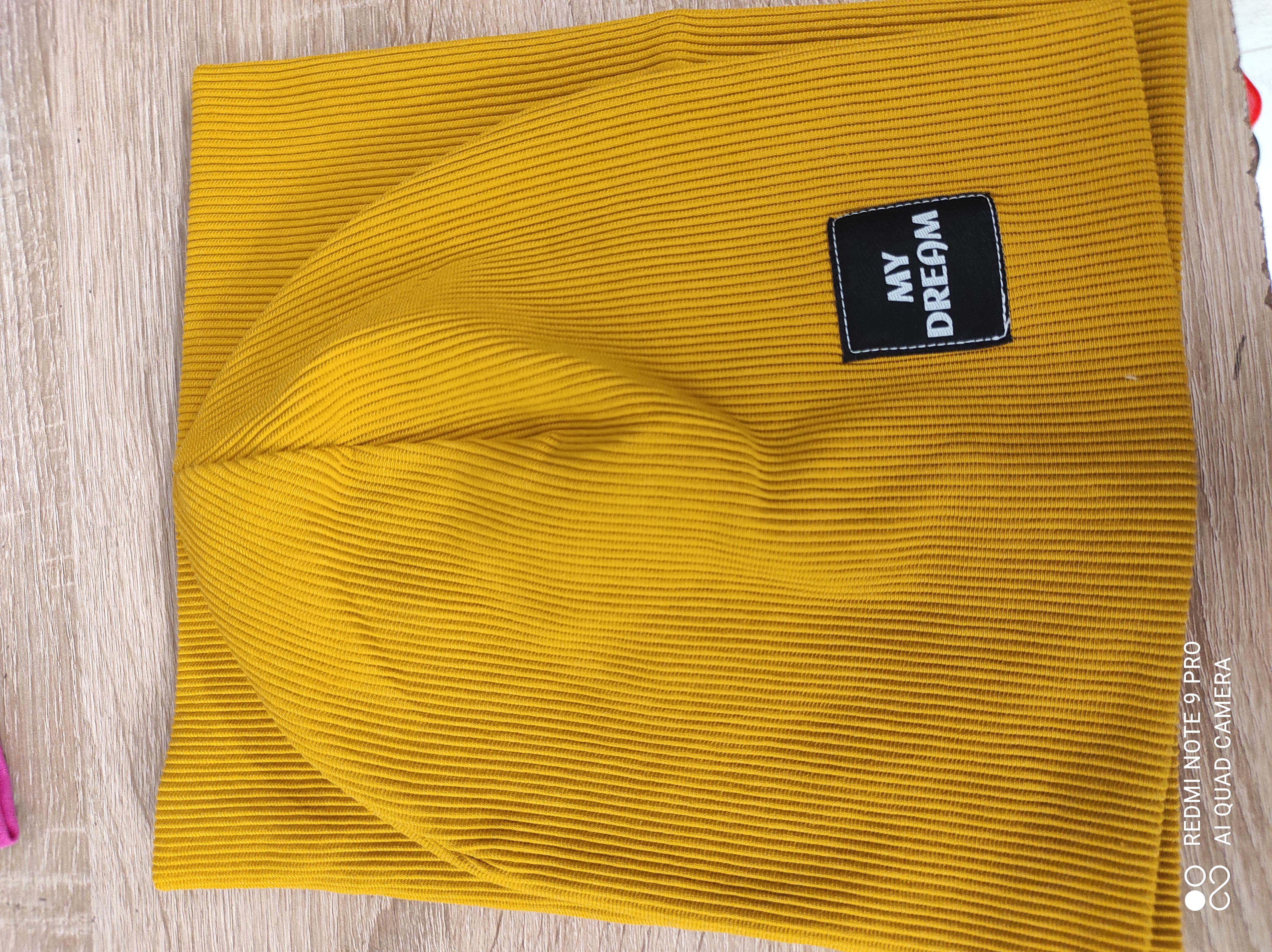 Čepice ,nákrčníky , šátky, čelenky a korunky 