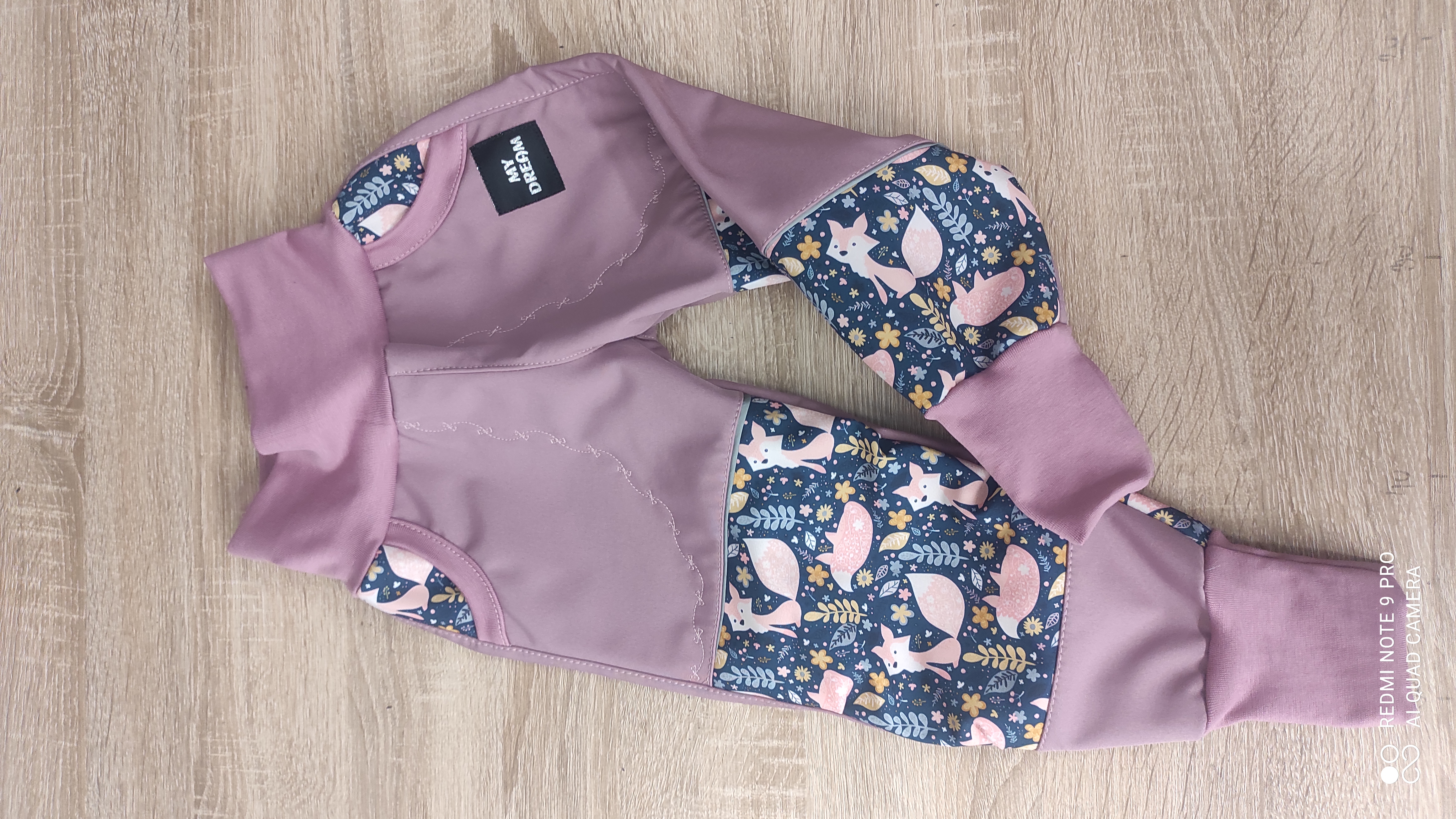 Lišky+ tmavší starorůžová (možné jiné barvy)