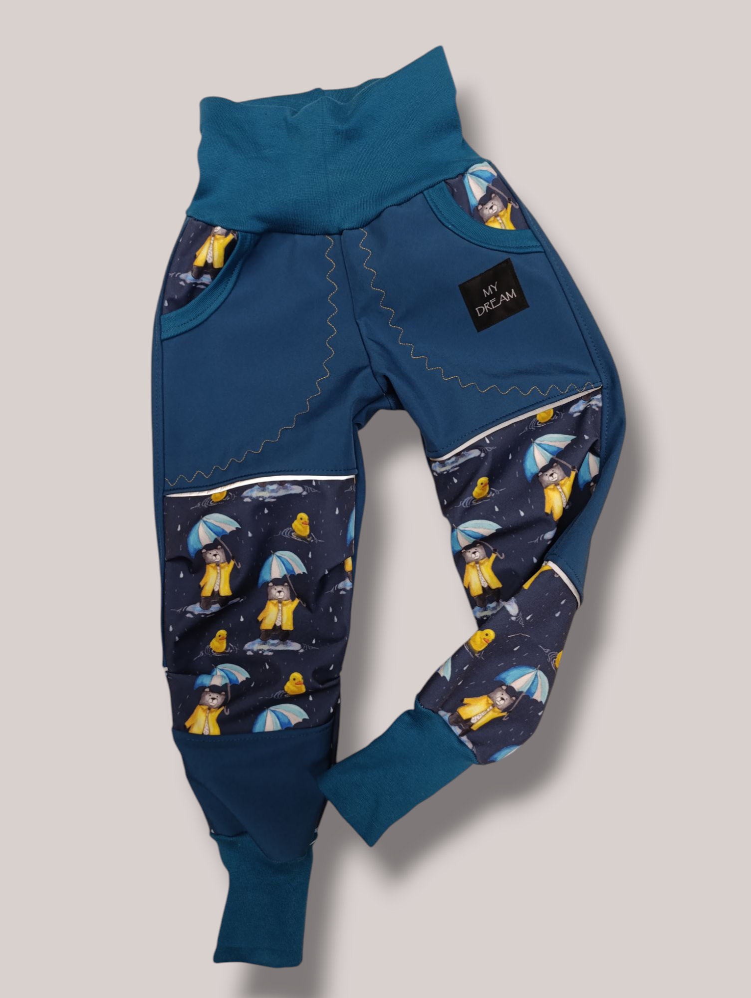 Medvěd v dešti (více barev na výběr )