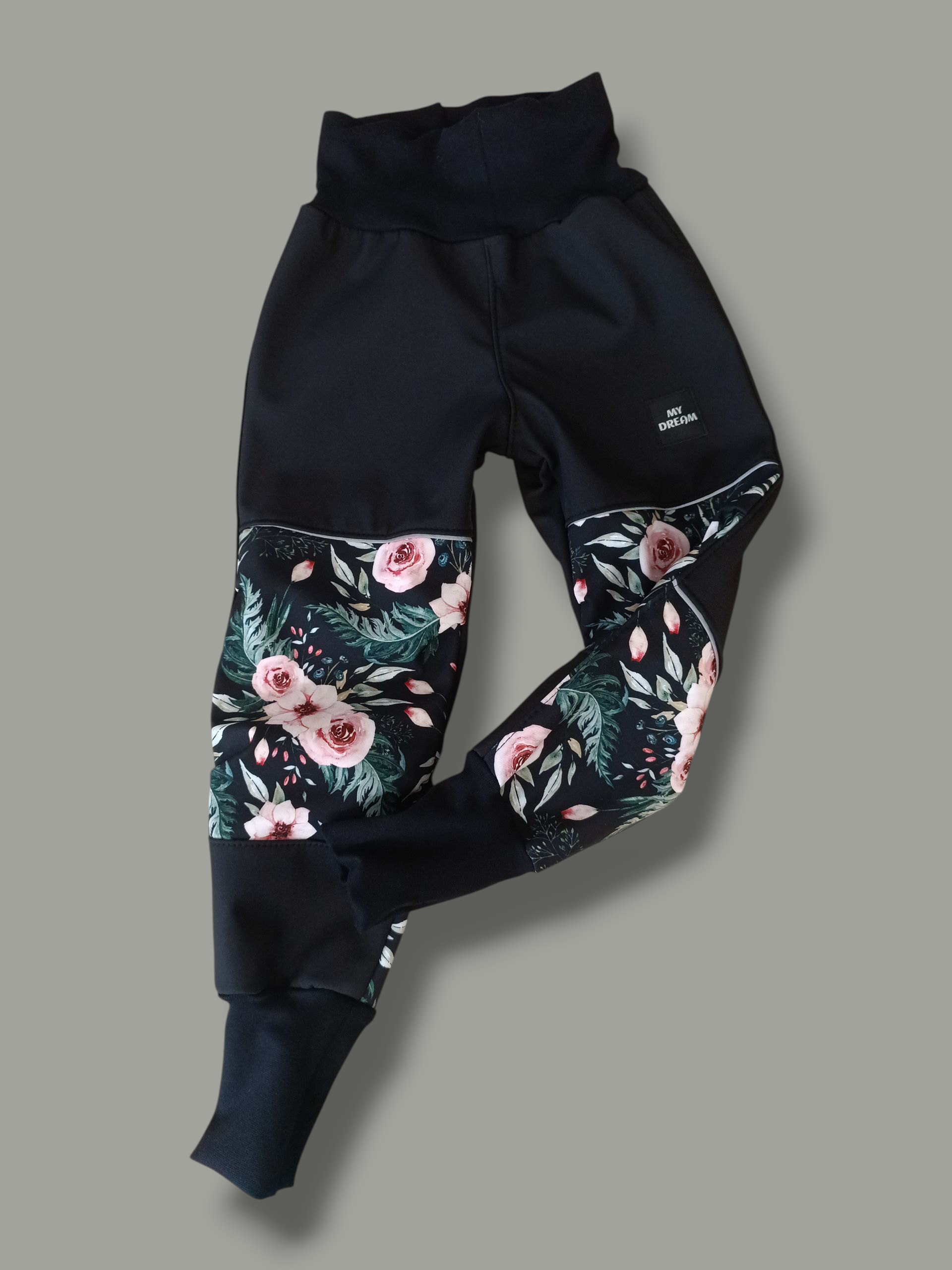 V zahradě (více barev na výběr )