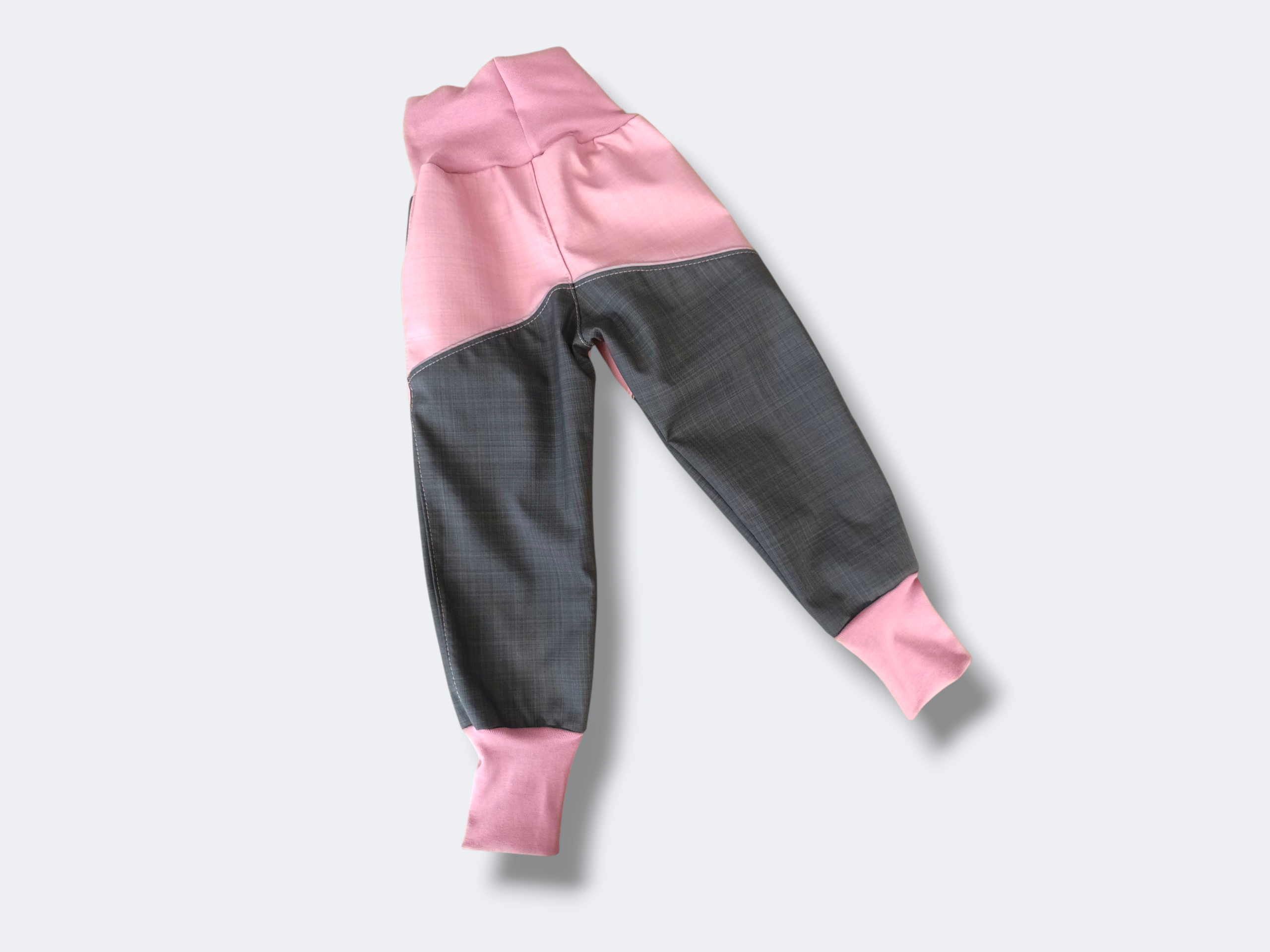 šedo-růžové kalhoty